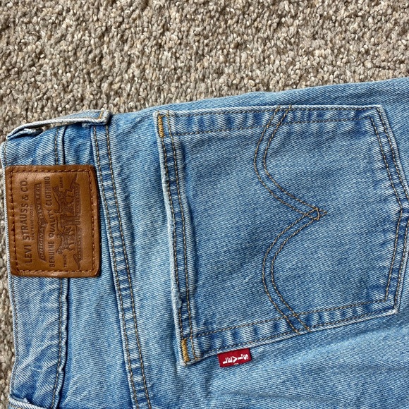 Levi Wedgie Straight Leg Jeans - Picture 5 of 6